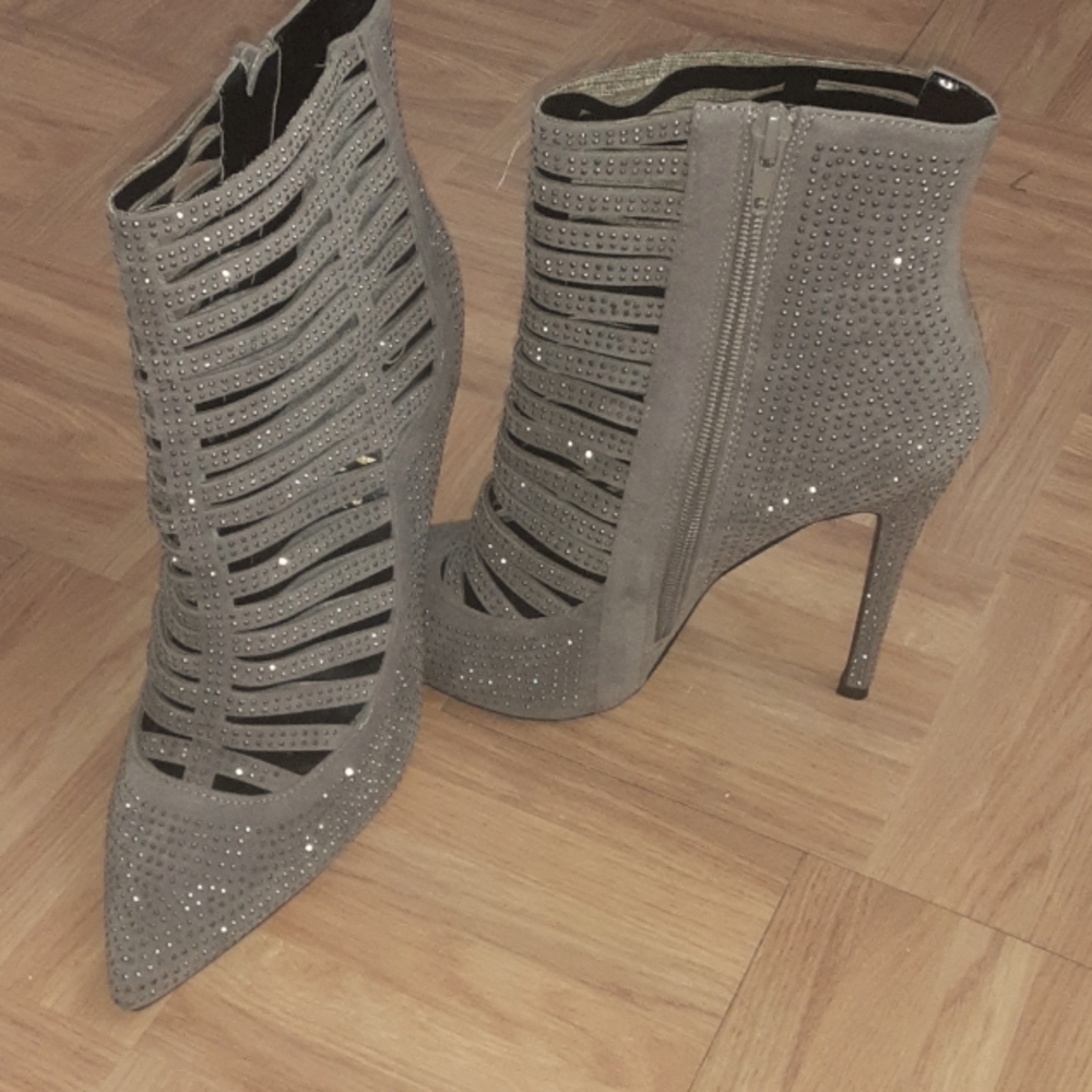High heel bootie